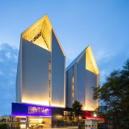 Blue Hippo Hotel Ban Khlong Samrong 外观 照片